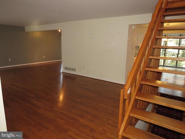 Building Photo - 30 Kings Grant Rd