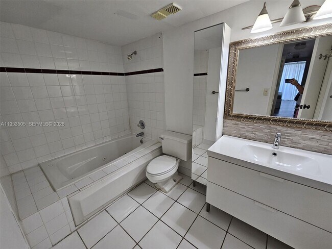 Photo - 2401 Collins Ave Unit 609
