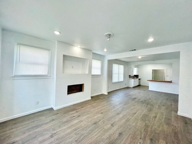 Building Photo - 3BED/2BATH Home for lease! Available NOW!