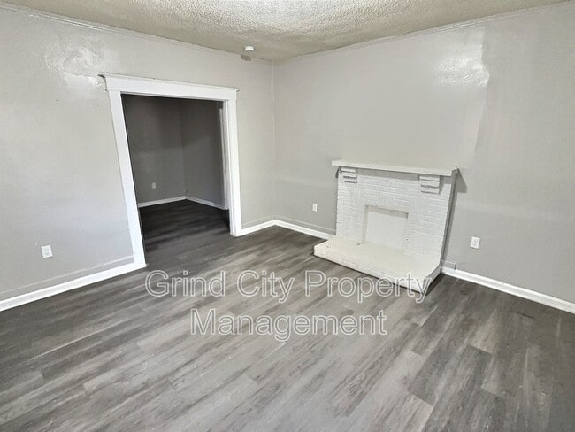 Photo - 1446 N Hollywood St