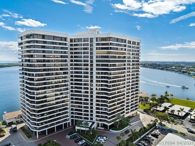 Building Photo - 100 Lakeshore Dr Unit 252