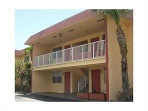 Photo - 850 E Commercial Blvd Unidad 210A