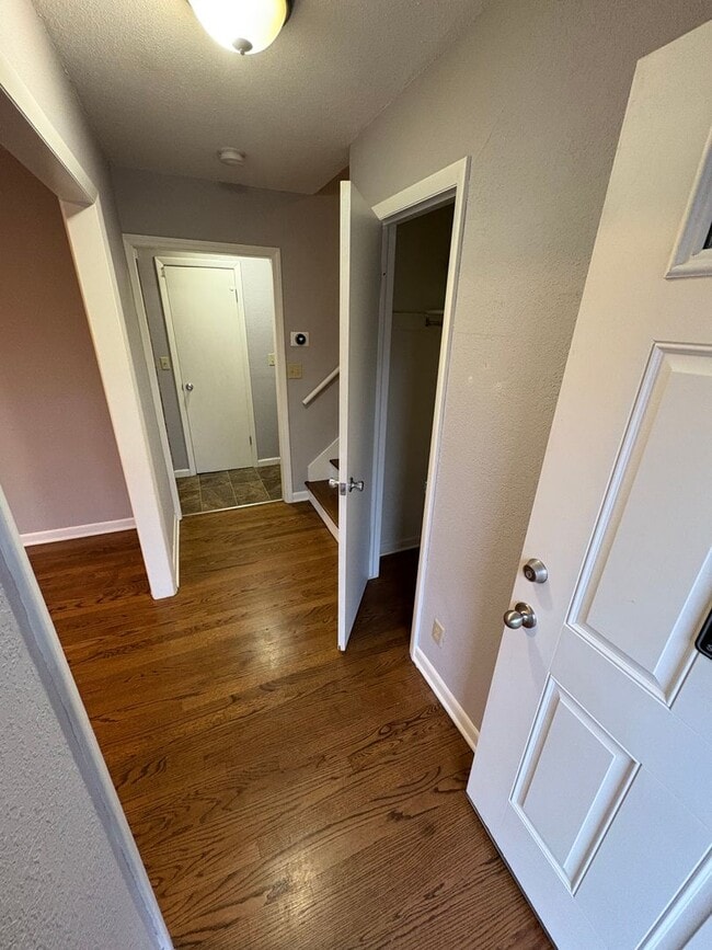 Photo - Huge Corner Lot in Grandview!! - 3 Bed / 2 Bath Split-Entry w/ Fenced Yard