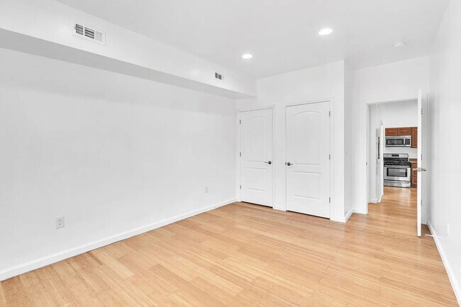 Photo - 162 University Ave Unit 3