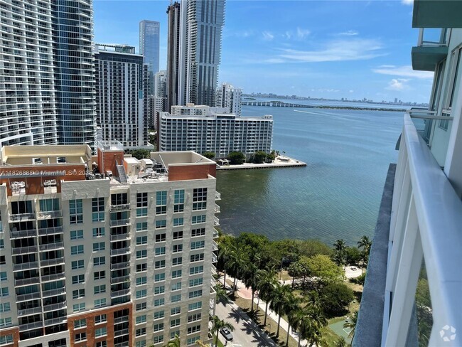 Building Photo - 1900 N Bayshore Dr Unit 2114 Rental