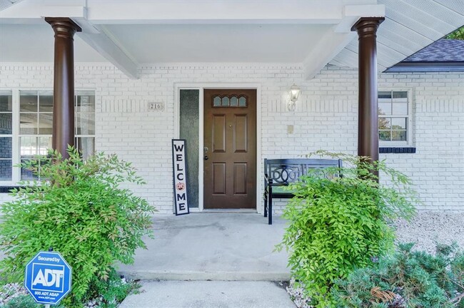 Photo - 216 N Griffin Dr