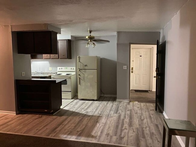 Building Photo - 1885 N Taylor Rd Unit 410