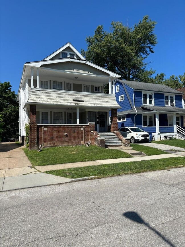 Building Photo - 3370 E 145th St Unit UP