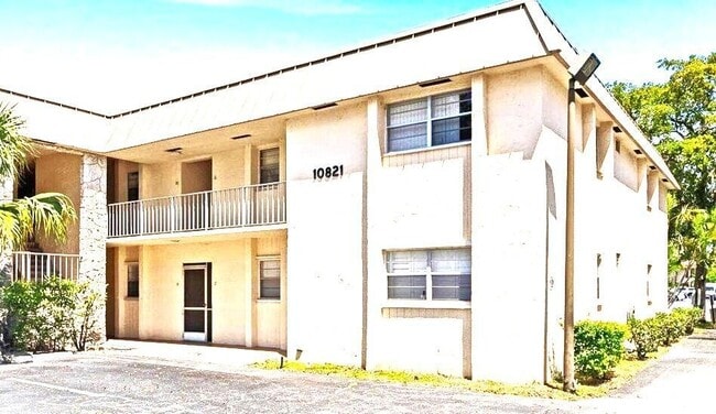 Building Photo - 10821 N Military Trl Unit Apt 19
