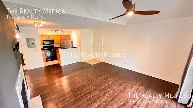 Photo - 415 Lakepointe Dr