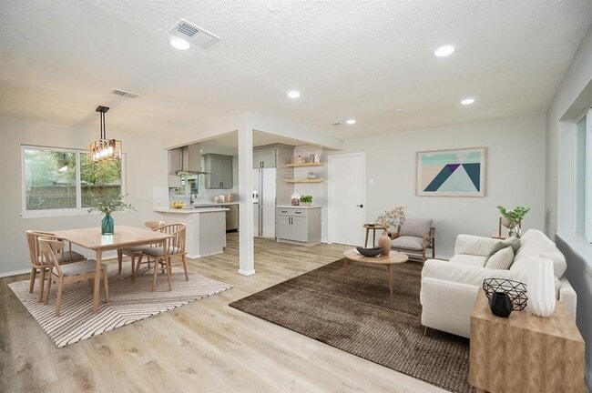 Photo - 1941 Heights Dr House