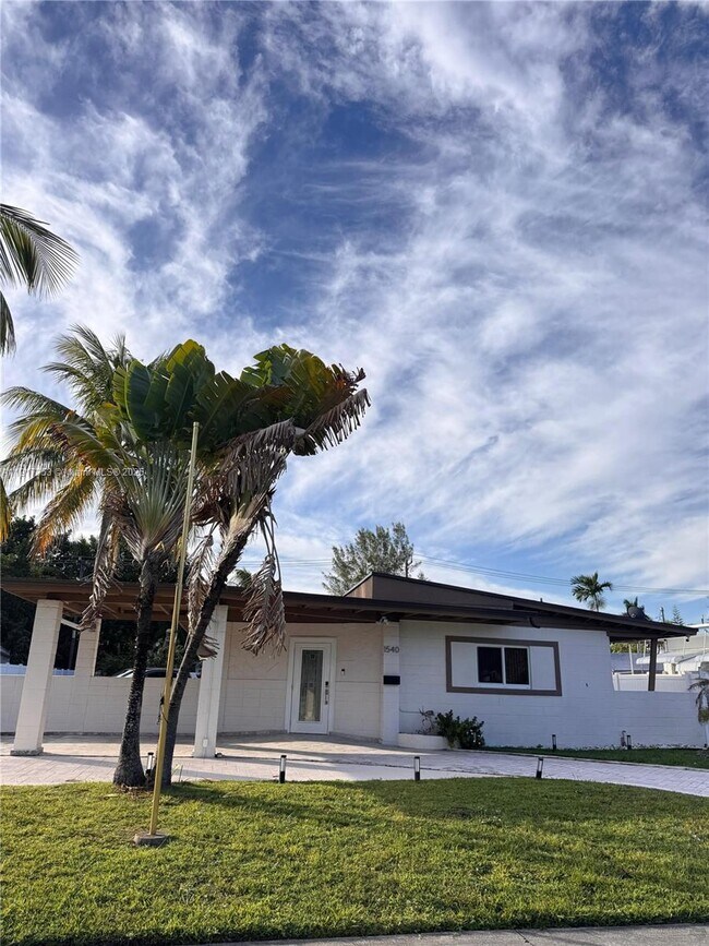 Building Photo - 1540 NE 118th St