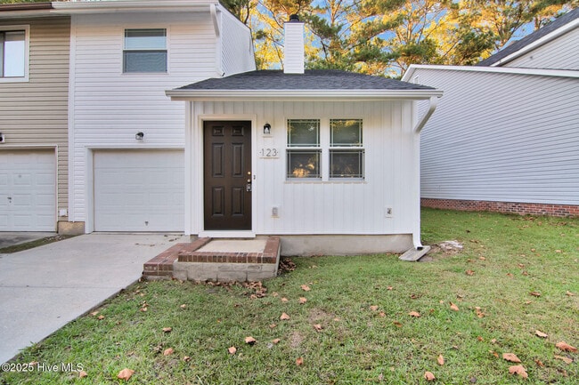 Building Photo - 123 Brenda Dr