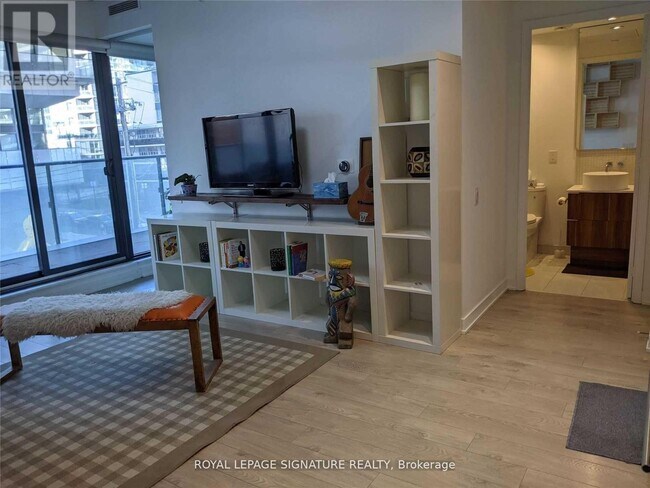 Photo - 185 Roehampton Ave Unité 201