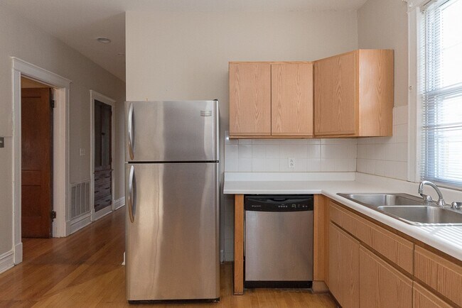 Photo - 1434 W Addison St Unit J09P