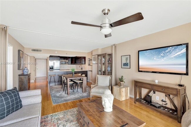 Building Photo - 2625 Collins Ave Unit 1609