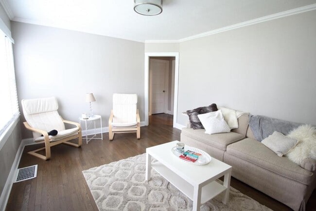Photo - 226 W 81st St