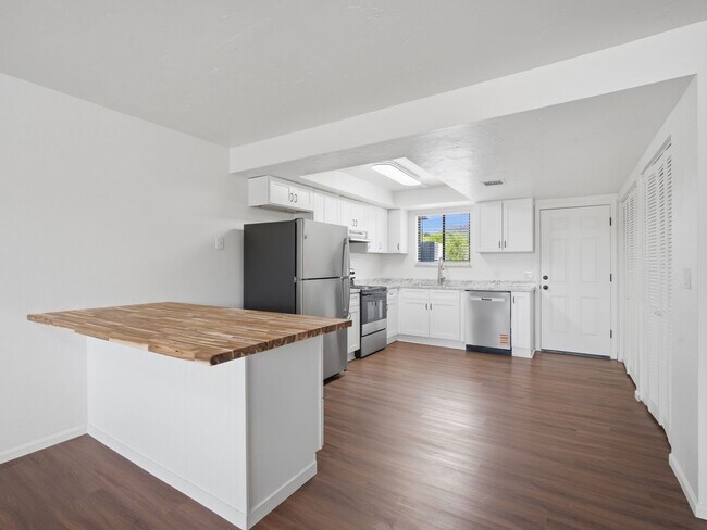 Photo - Palisade Perfection: Remodeled Condo Steps from Downtown! Unit 12