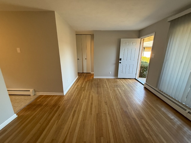 Photo - 652 E Main St Unidad 3