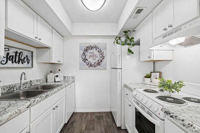 The Norway - 2BR, 1.5BA - 850SF - Kitchen - Carolina Crossing