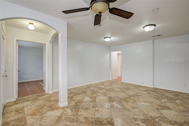 Photo - 811 W 7th St