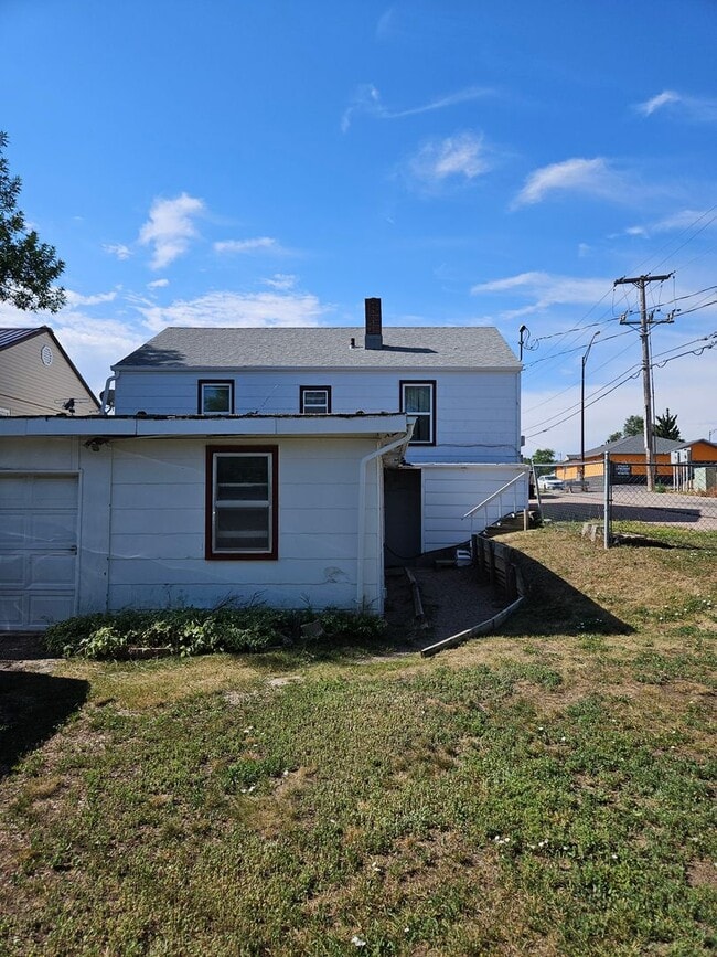 Building Photo - r334LBP Unit 1/2
