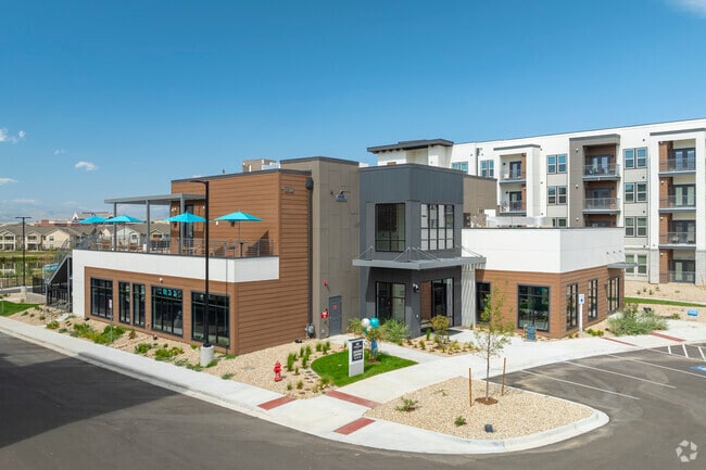 Crowne at 2534 Apartments