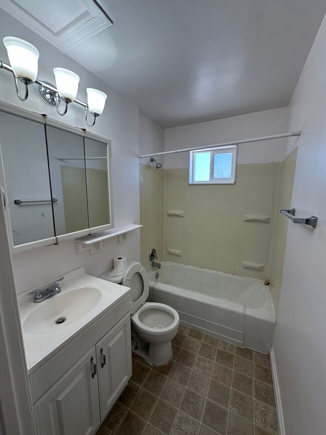 Photo - 345 N 300 W