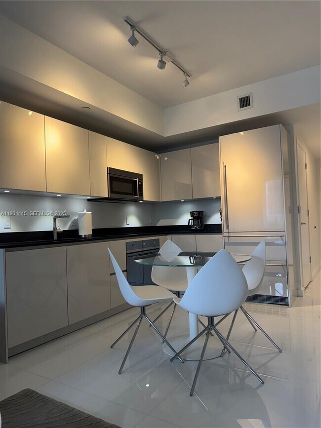 Photo - 1010 Brickell Ave Unit 2510