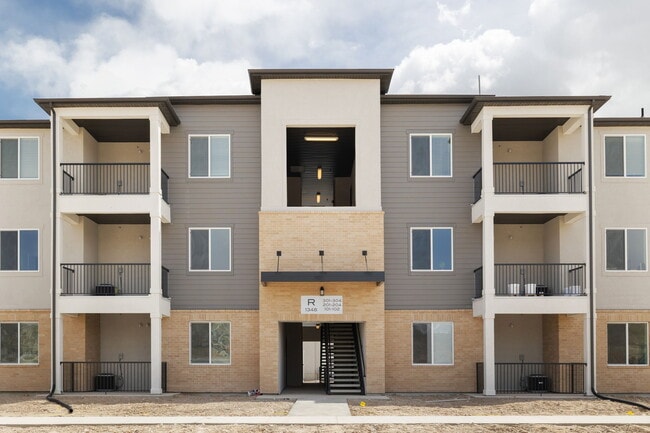 Building Photo - 1348 N 3830 W Unit R301