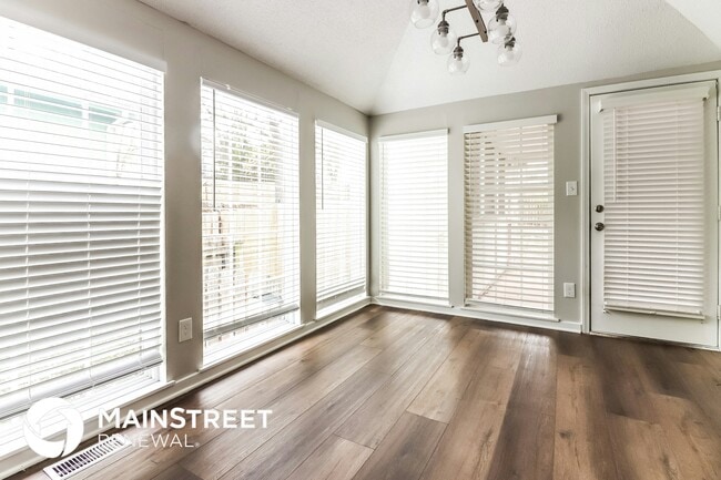 Photo - 1475 NW Yankee Dr