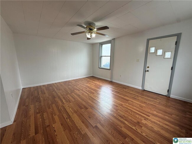 Photo - 27 W Allen St