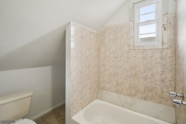 Building Photo - 904 2nd Ave Unit 2