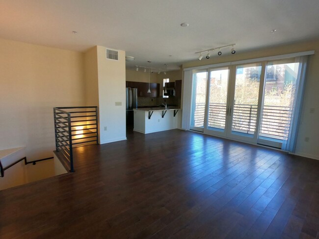 Spacious sun-drenched 2br/2.5ba condo with... - Spacious sun-drenched 2br/2.5ba condo with... Unidad 2A