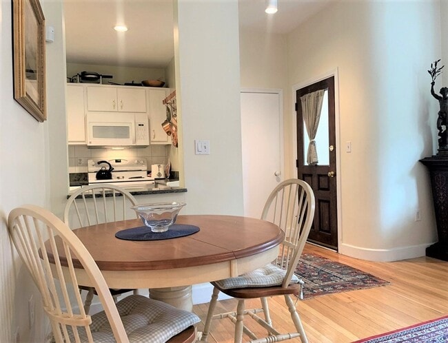 Photo - 425 Marlborough St Unit 2