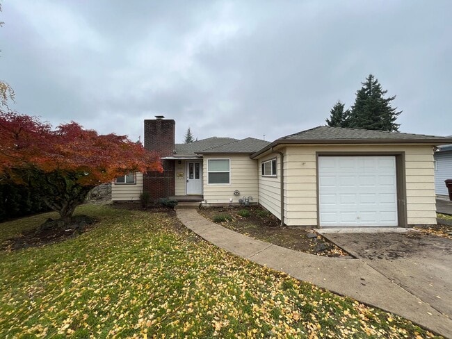 Building Photo - Charming 2 Bed 1 Ba House in Gladstone - Garage, Washer and Dryer, Landscaping Including!