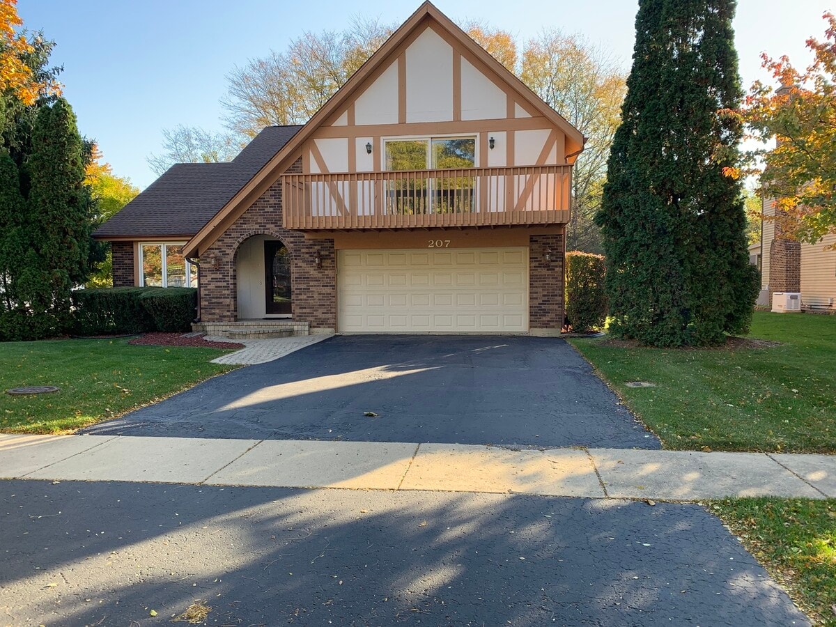 Photo - 207 N Wilke Rd