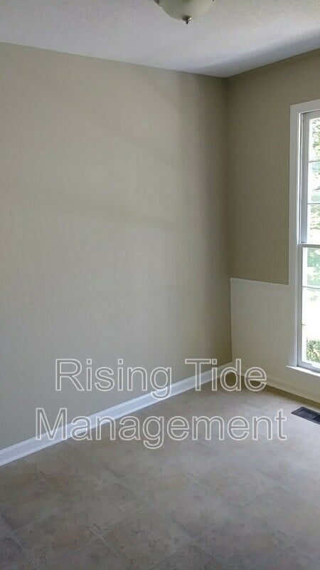 Photo - 103 Fox Hill Ct