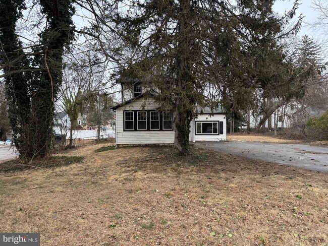 Building Photo - 365 E Springfield Rd