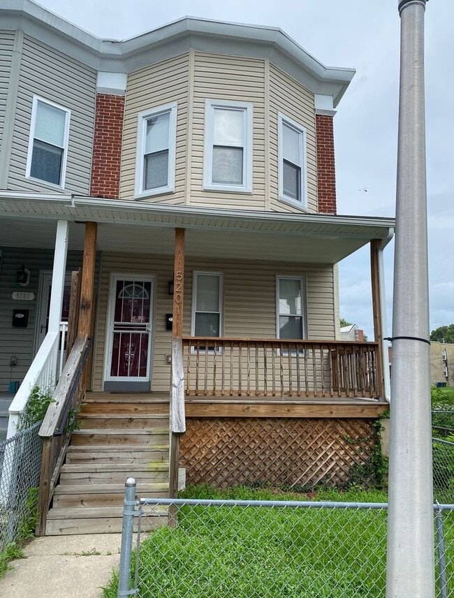 Building Photo - Spacious 3 Bedroom Townhouse – Available A...