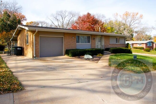 Photo - Comfortable 3 Bd /1.5 Ba Home $300.00 off...