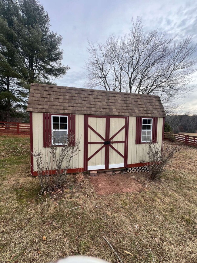 Building Photo - 1244 Mountain View Rd