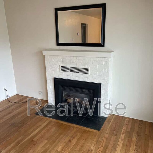 Photo - 443 NE Baker Dr