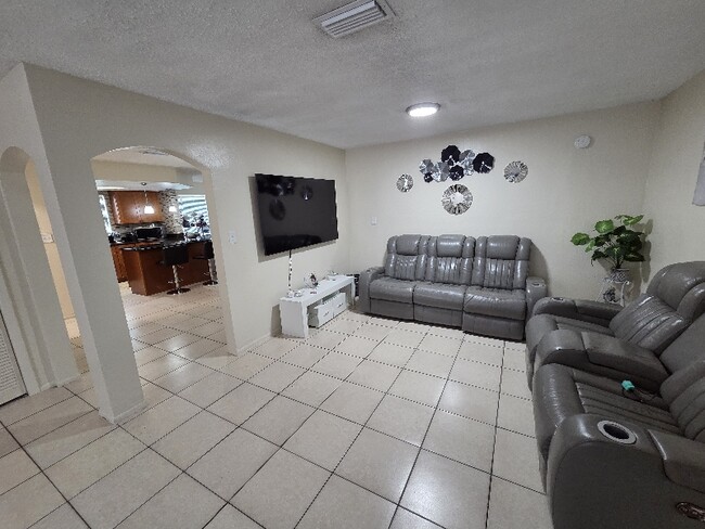 Photo - 9935 Marlinton Ln