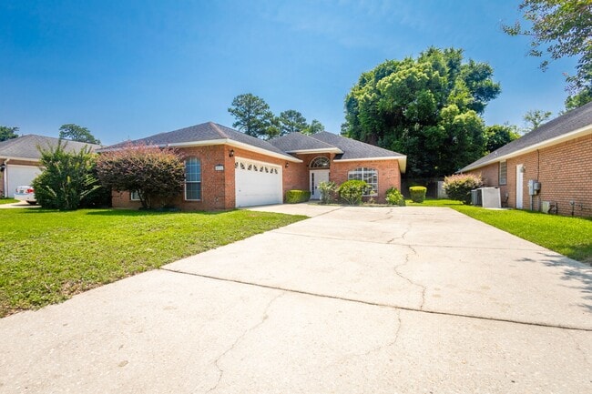 Photo - 5931 Hermitage Dr House
