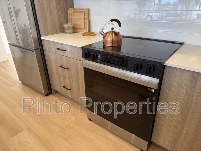 Photo - 8615-8108 108 St NW