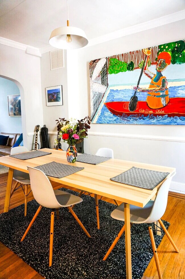 Fabulous 3BD/1BA/2HBA Townhome in Baltimore