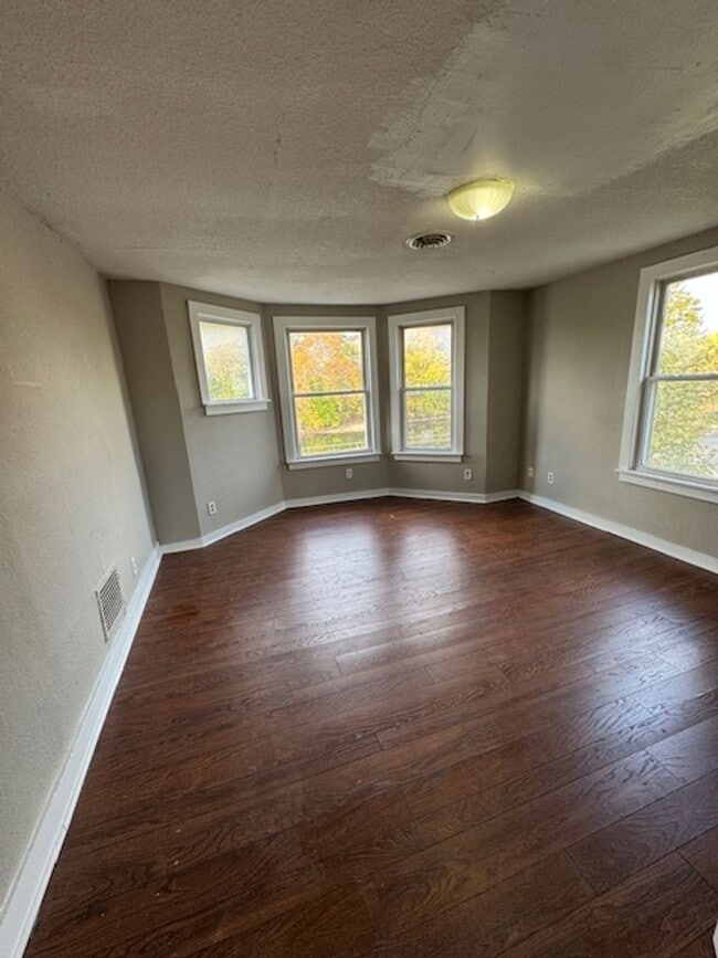 Photo - 1420 St Joseph Blvd