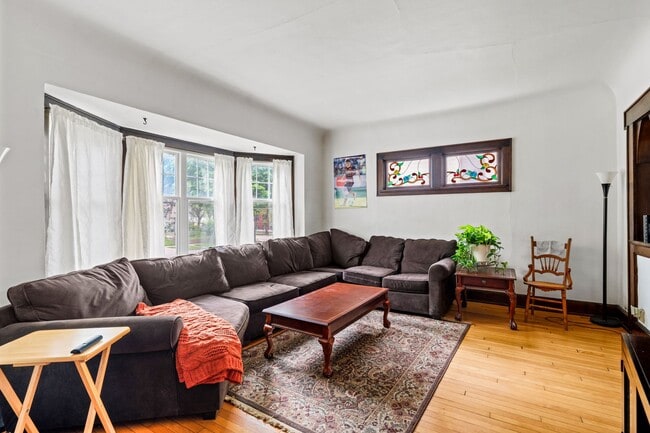 Photo - Murray Lower Flat