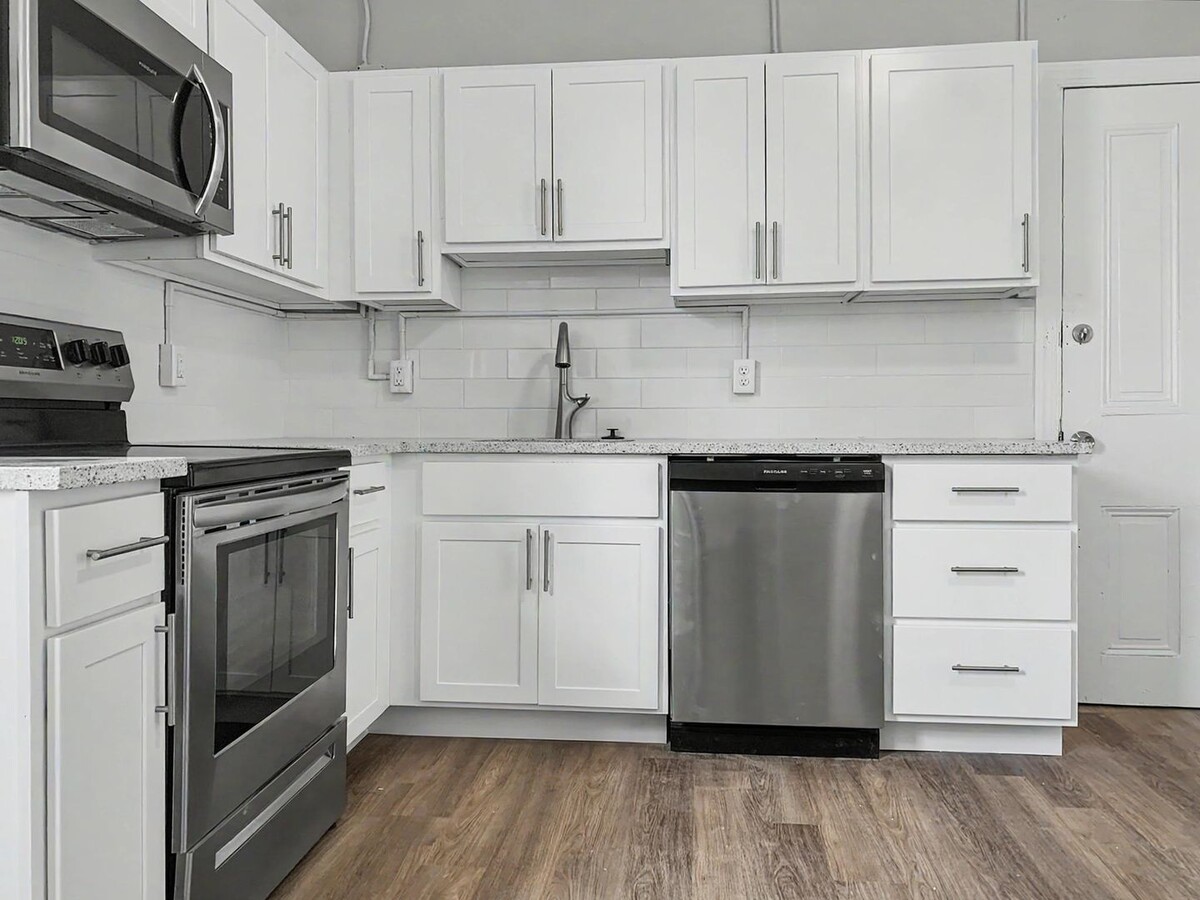 105 E Chestnut Street - 105 E Chestnut Street